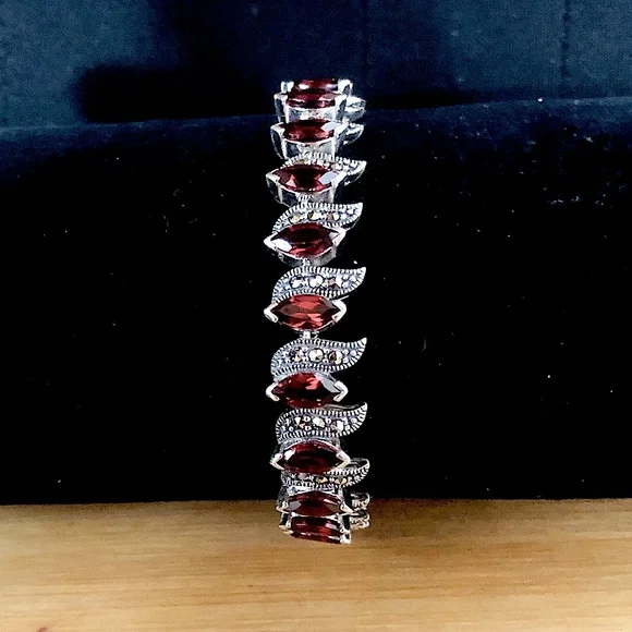 $118 Designer Garnet & Marcasite Estate Bracelet Sterling Marked A 925 THAILAND - Picture 1 of 8